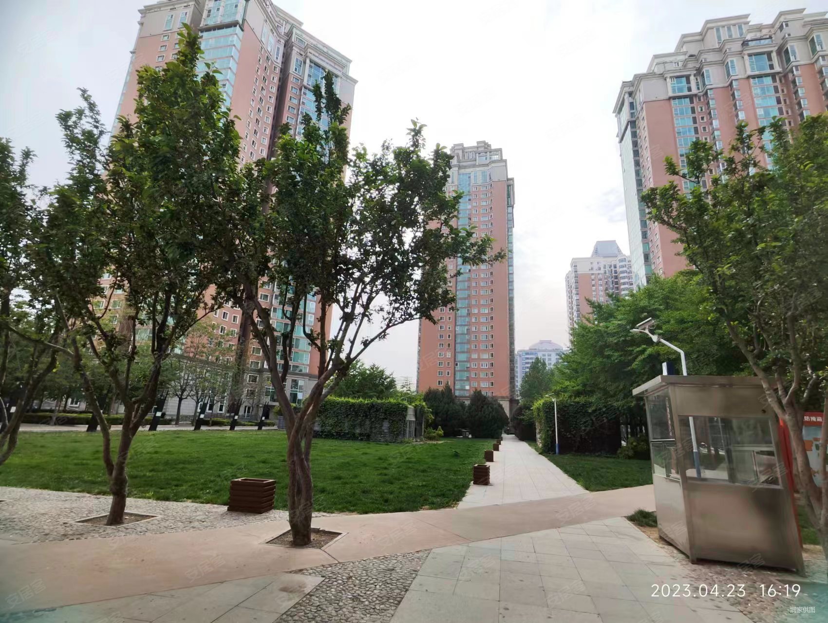 华亭嘉园3室2厅2卫154.45㎡南北1290万