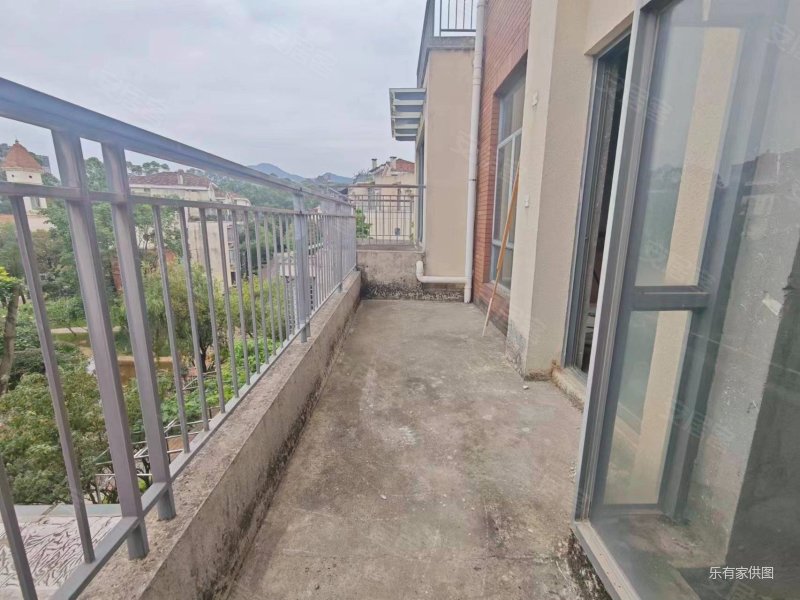 中惠香樟半岛叠墅  业主着急出售   满五