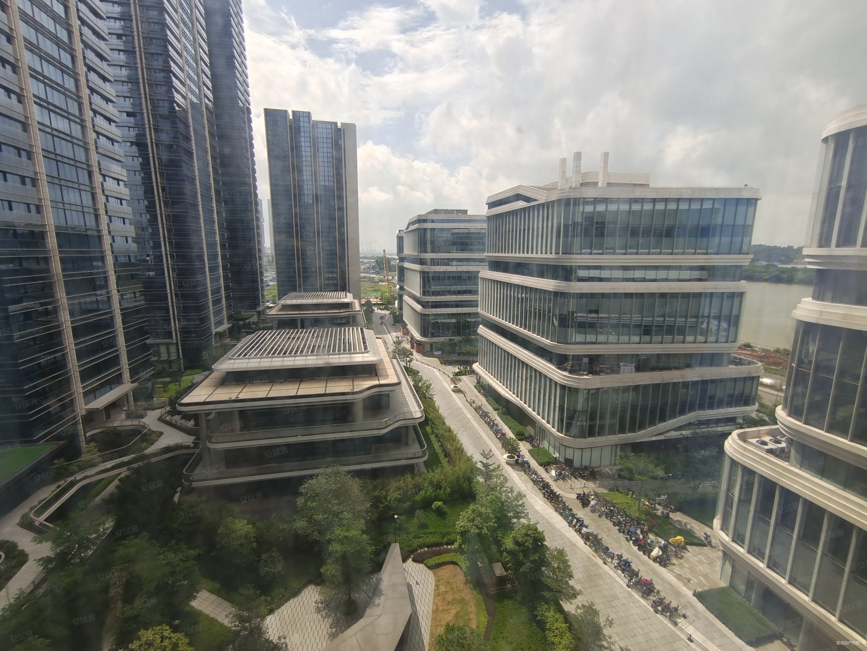 保利鱼珠港122三房两厅三卫东南向江景房