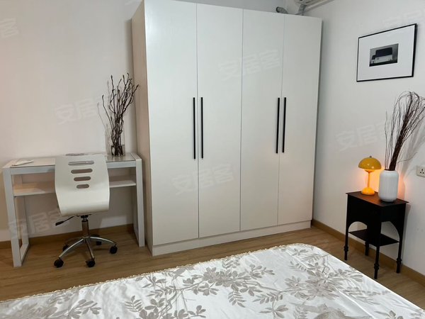 黄石黄石港万达广场华夏城市中心摩尔城对面高层电梯一室一卫落地窗，通风采光俱佳出租房源真实图片