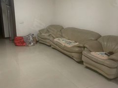 苍南苍南周边丹阳路商业街四小附近4楼3房套房出租，地段佳，看上价格可谈。出租房源真实图片