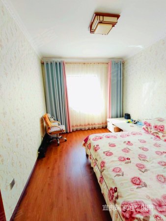 小区位置好,环境优美,位于乡鸭湖路口,精装修带家具,和谐家园(宜良)