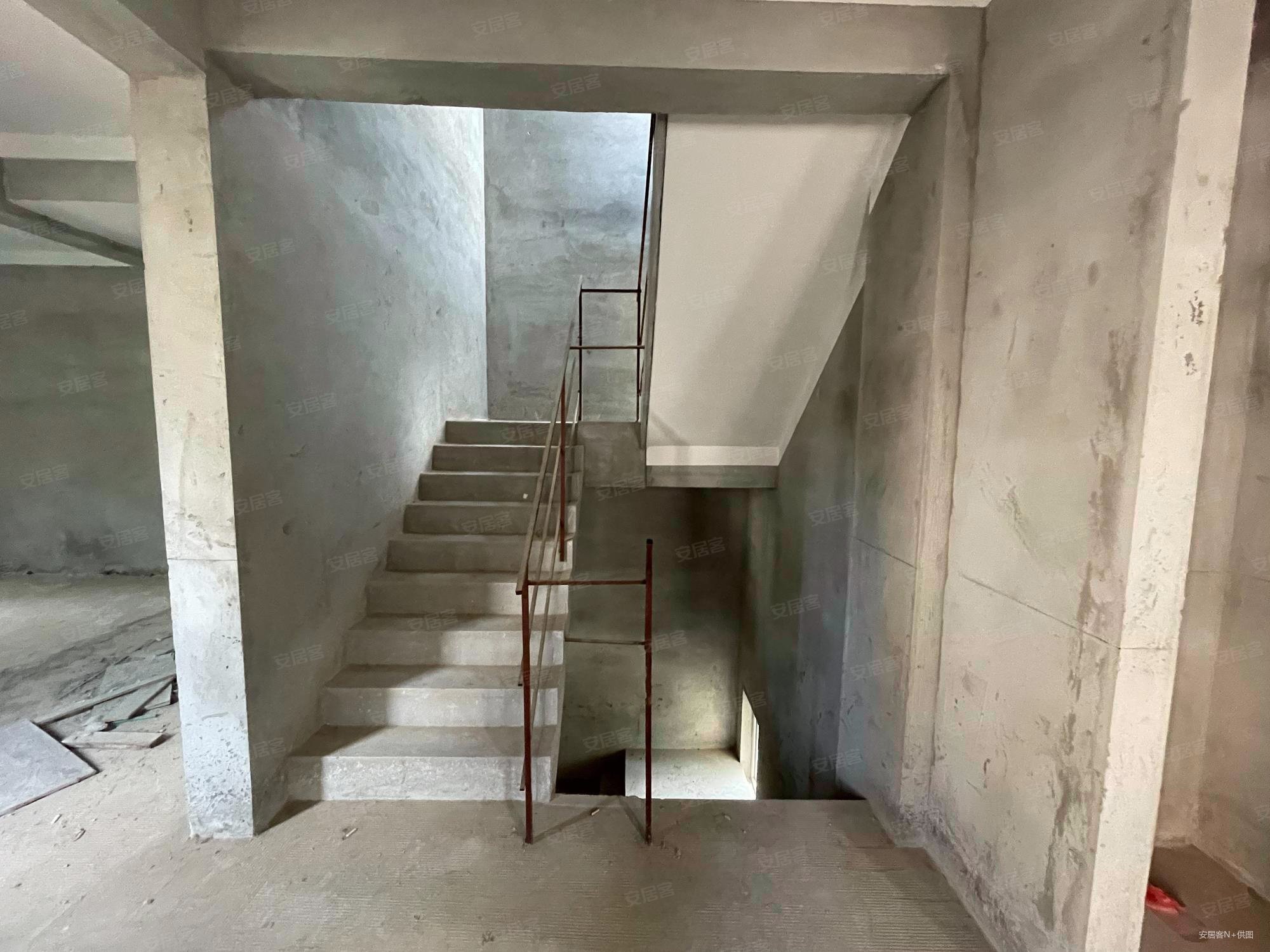 珑璟轩(别墅)4室2厅3卫169㎡南160万