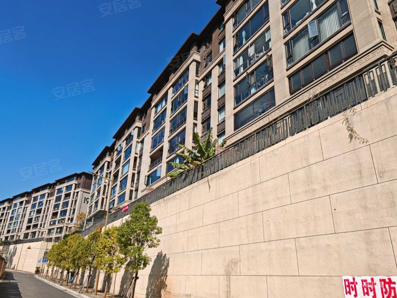 带夹层随时可看,德润香山府二手房,306万,8室4厅,4卫,123平米-昆明
