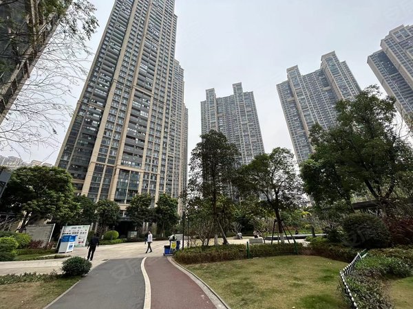 广州番禺亚运城亚运城天峯亚运城天峯 4室2厅2卫 配套齐全 126平 精