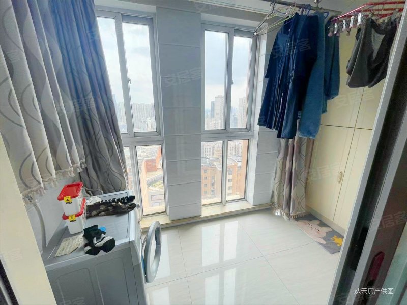 汇锦水岸城(东区) 商业配套齐全 近地铁 出行方便