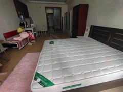 万佳广场56平南向家具家电齐全1300