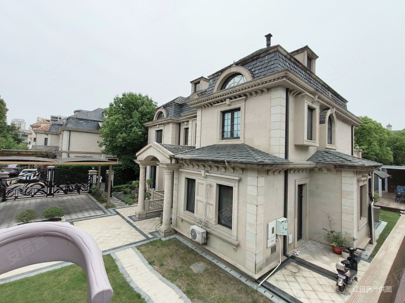 青浦徐泾高品质独栋别墅圣堡别墅千平大花园豪华装修交通方便