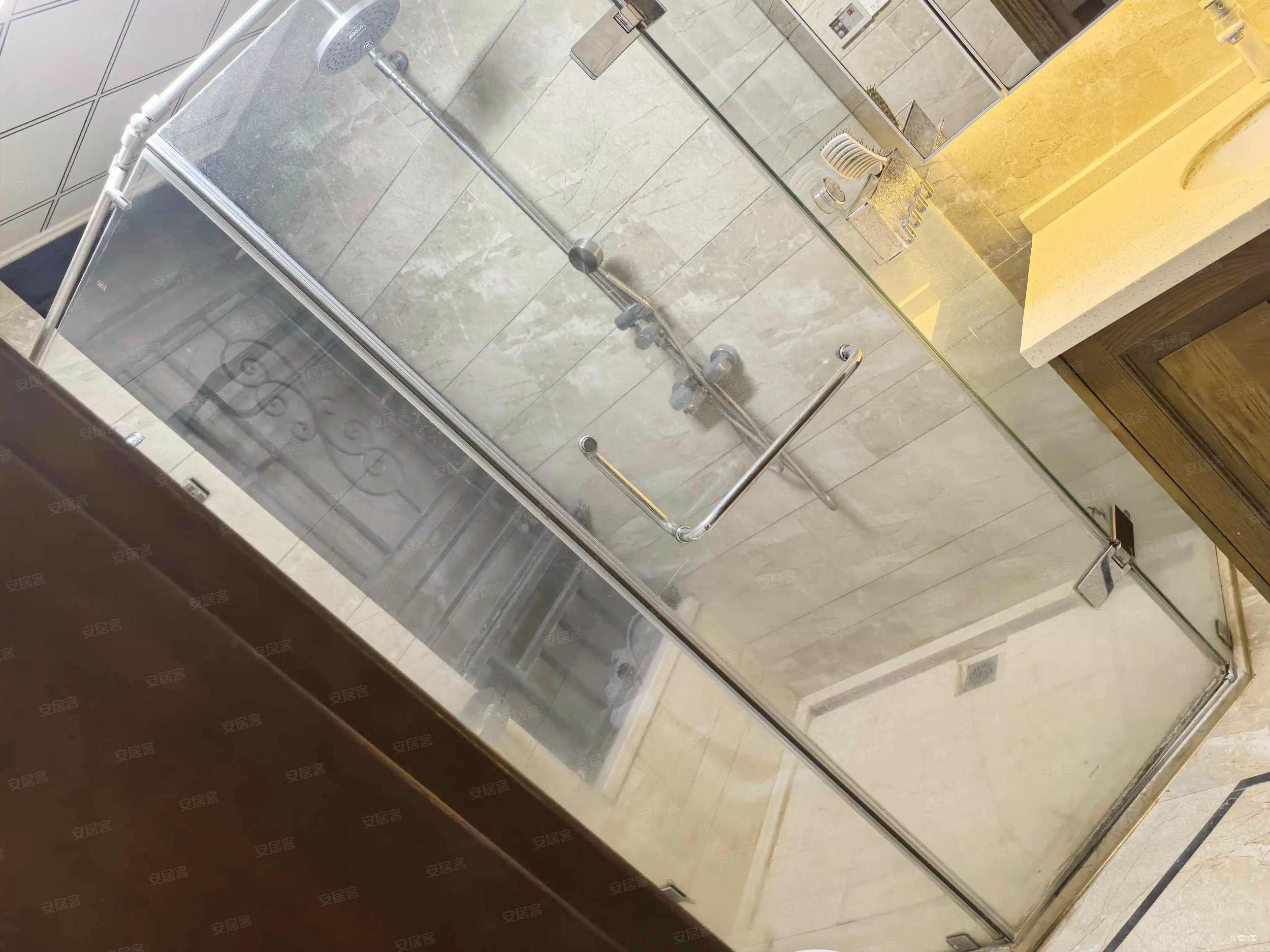 中央湾区珊瑚海4室1厅2卫143㎡南北698万