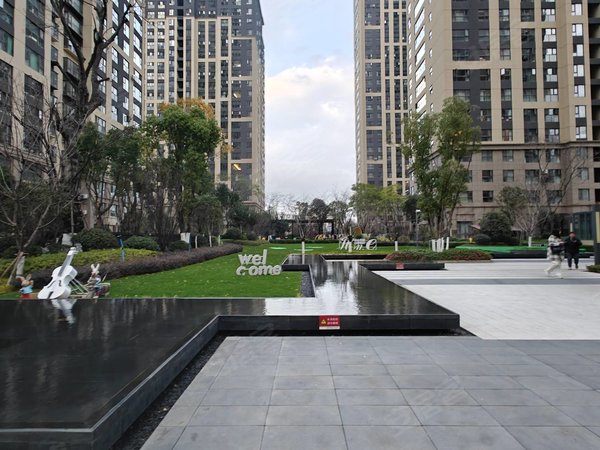 昆明盘龙江东花园俊发城郁金苑本人实拍 地铁口 俊发城 全新精装大4室