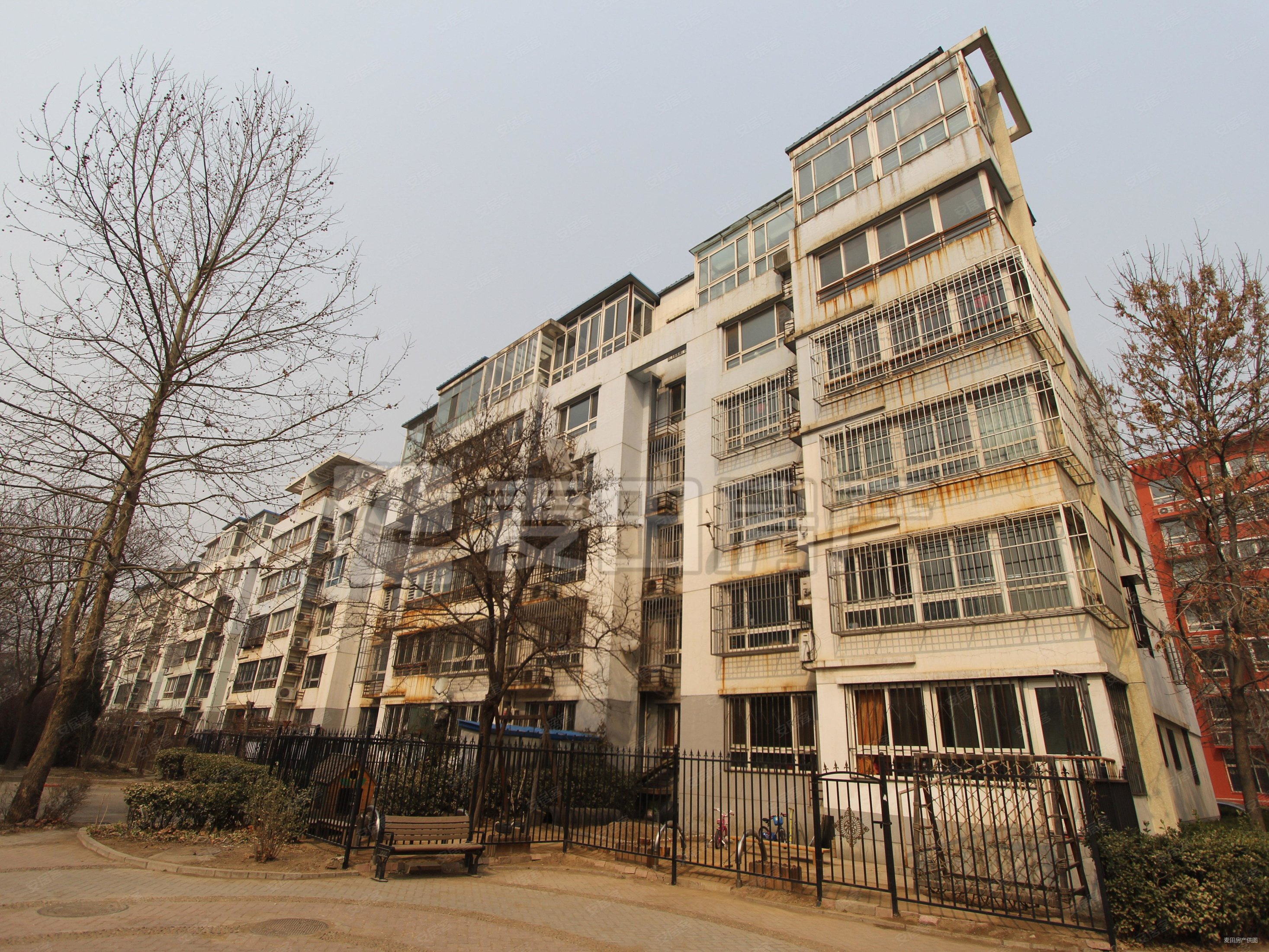 龙禧苑二区5室2厅4卫233.96㎡南北780万