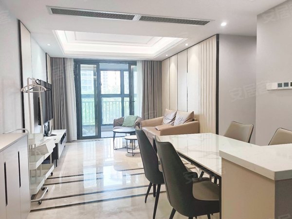 苏州常熟东南开发区名湖豪庭东南 名湖豪庭 精装三房 南北通透 采光好