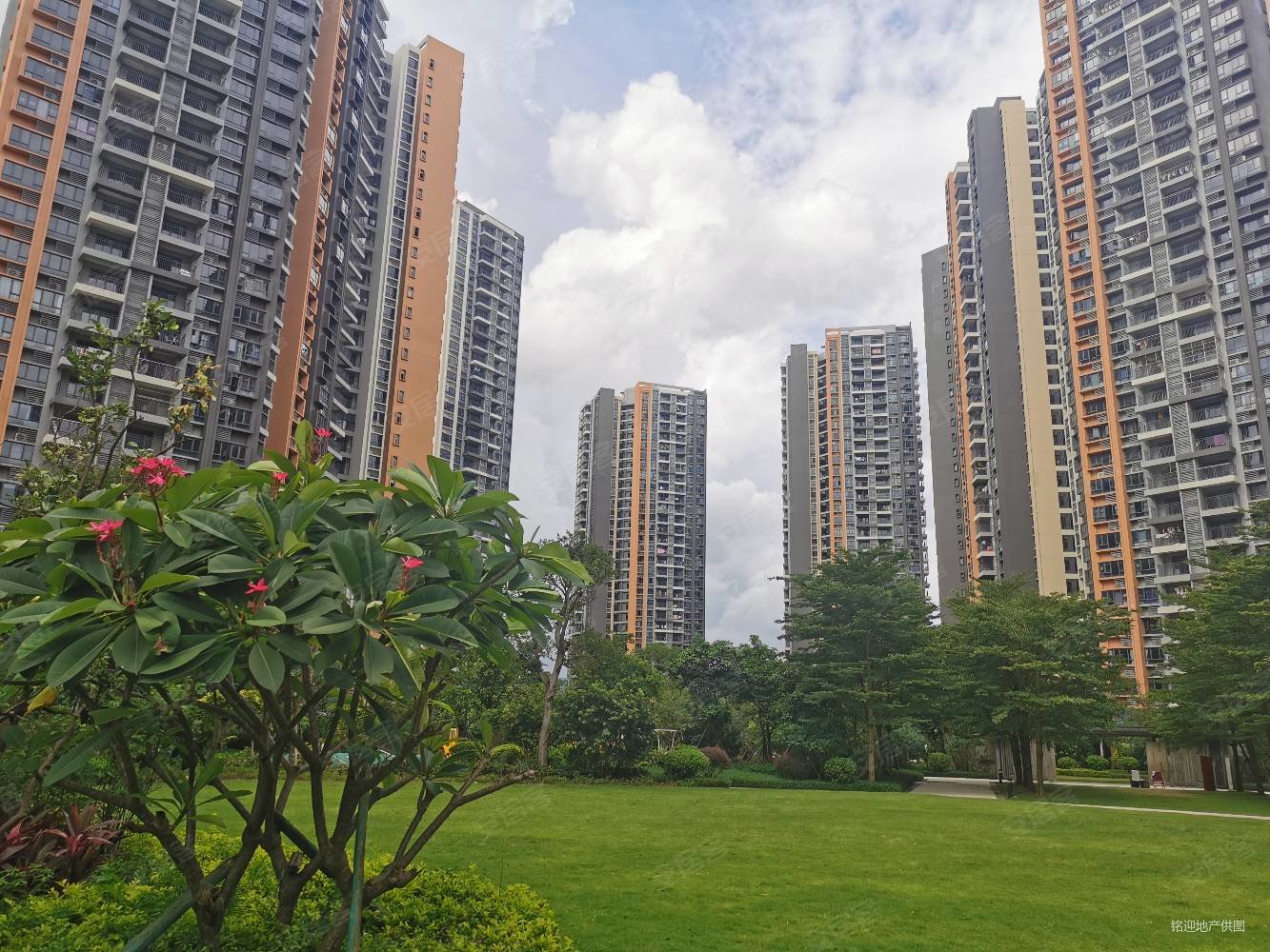 雅居乐万象郡3期3室2厅1卫88.8㎡东92.8万