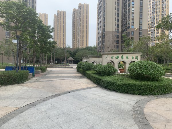 泉州晋江世茂御龙湾雁山花园雁山花园 绿洲公园旁 七小边 精装三房 拧