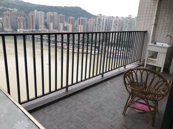 重庆江北大石坝东海岸东海岸 精装一线江景房 3房2厅 带大阳台随时