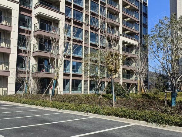 绍兴柯桥杨汛桥水韵蓝湾杨汛桥水韵蓝湾 3室2厅2卫 89平 电梯房  采光