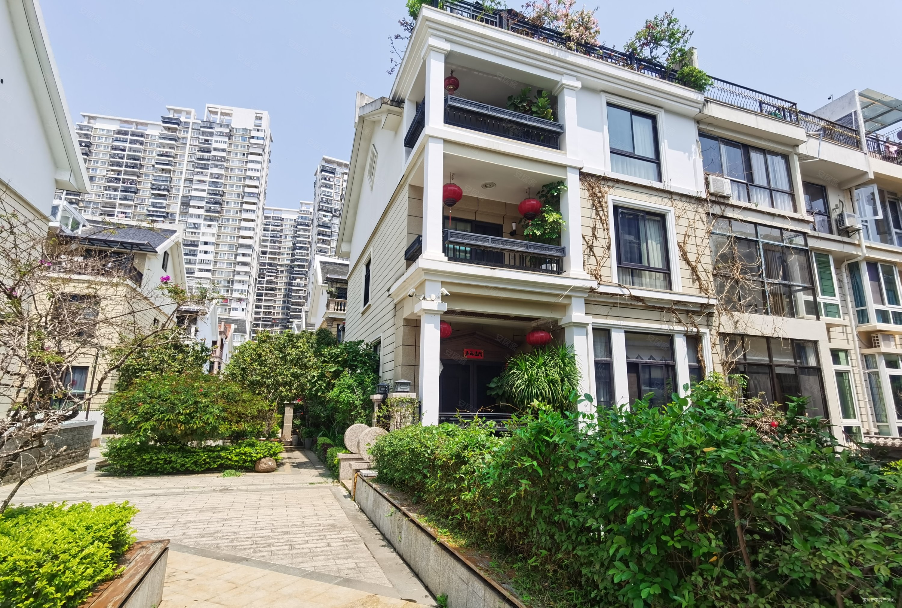 联排别墅带很大地下室地库双车位五四北泰禾广场一侧