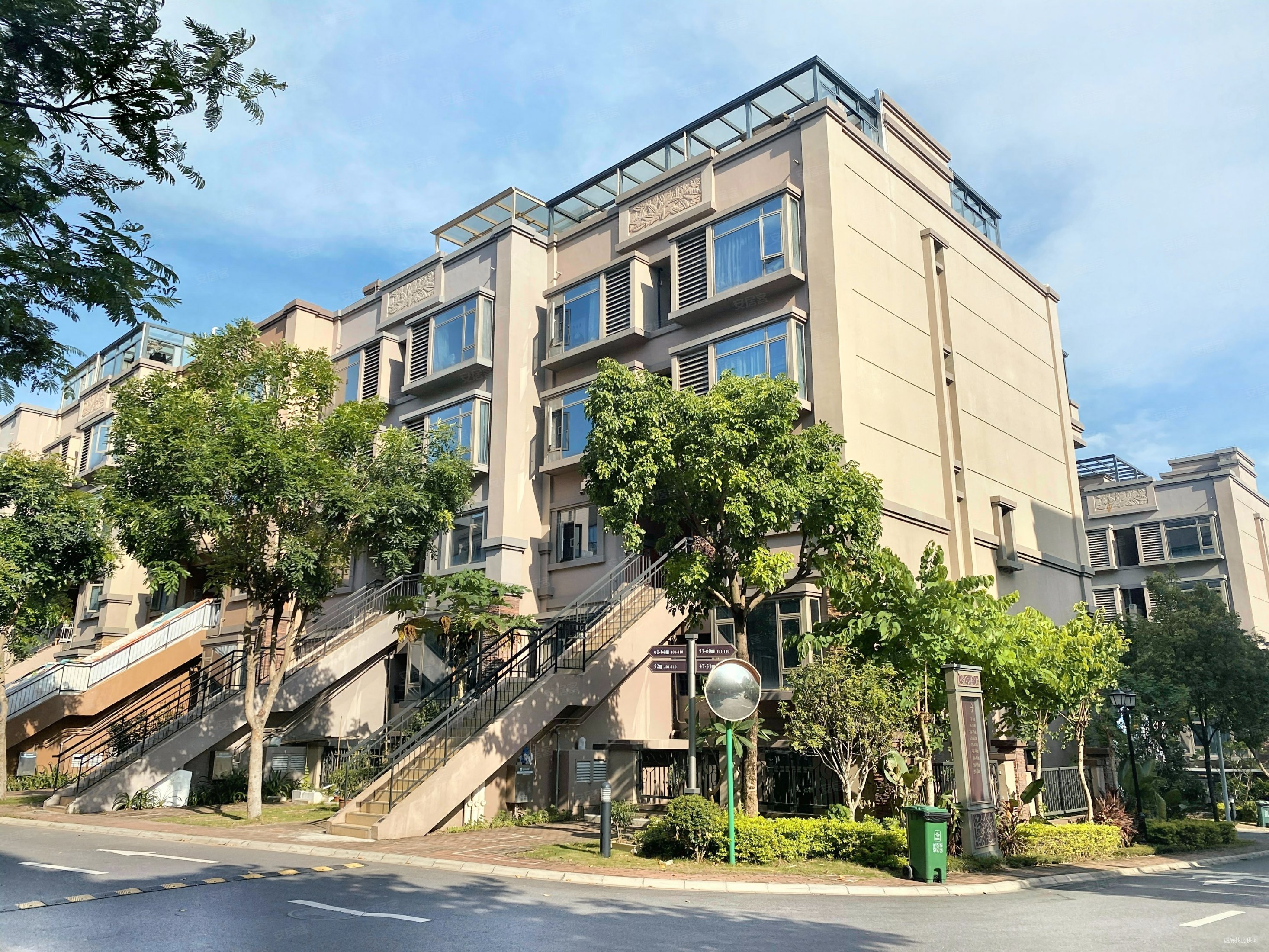 海逸豪庭尚都2期业主诚心在卖价格合适看上在谈随时可约看房