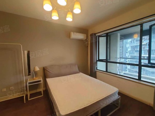 江西路地铁口 无中介 押一付一 精装修 蓝光凯丽美域出租房源真实图片