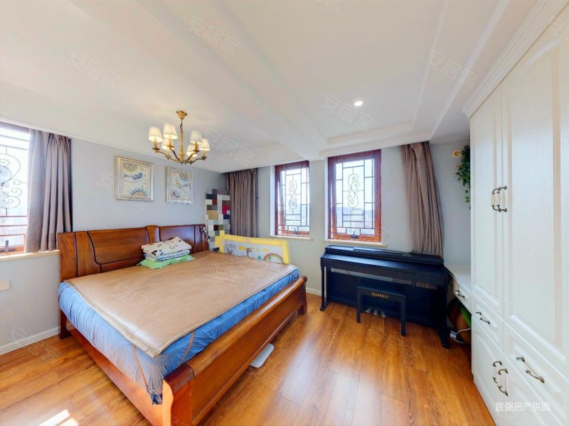 英皇湖畔花苑临地铁高楼层采光充足购物方便出行方便