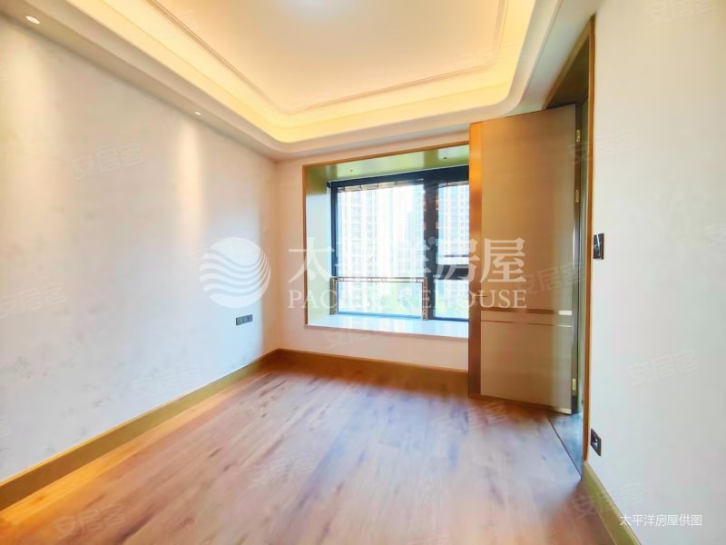 上海星河湾(三期)3室2厅2卫173.69㎡南北1650万