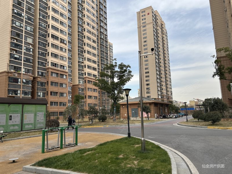 枫霞雅苑 次新小区 正规商品房 临地铁 中间好楼层 小三房