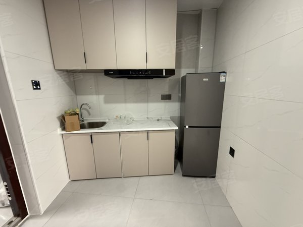 金华永康西城双飞路11弄小区西站 两室一厅 精装修 押一付一首租 可预约咯出租房源真实图片