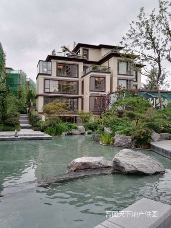 龙湖现房别墅实得330平送40平花园贵阳一中送车库