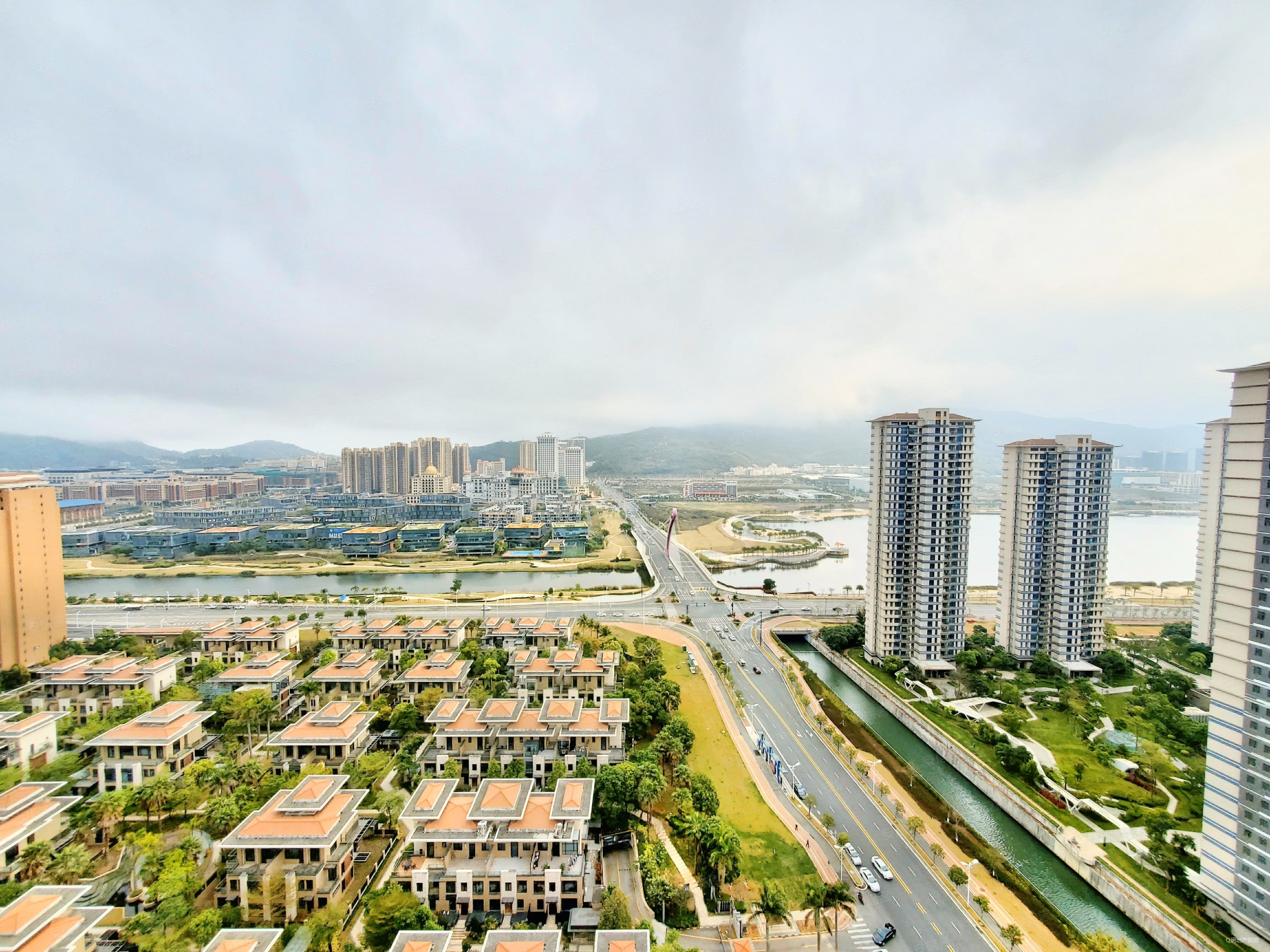 华融琴海湾5室2厅2卫144.64㎡南620万