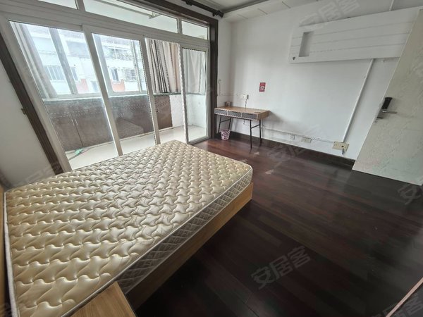 上海浦东川沙绿海家园2号线川沙地铁口 朝南大阳台  超大空间 给钱就