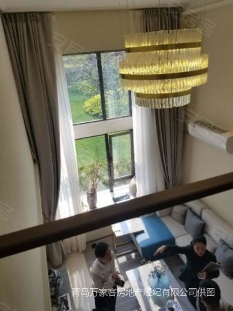 融创 红岛湾 南北通透 精装loft 带暖气 首付27万