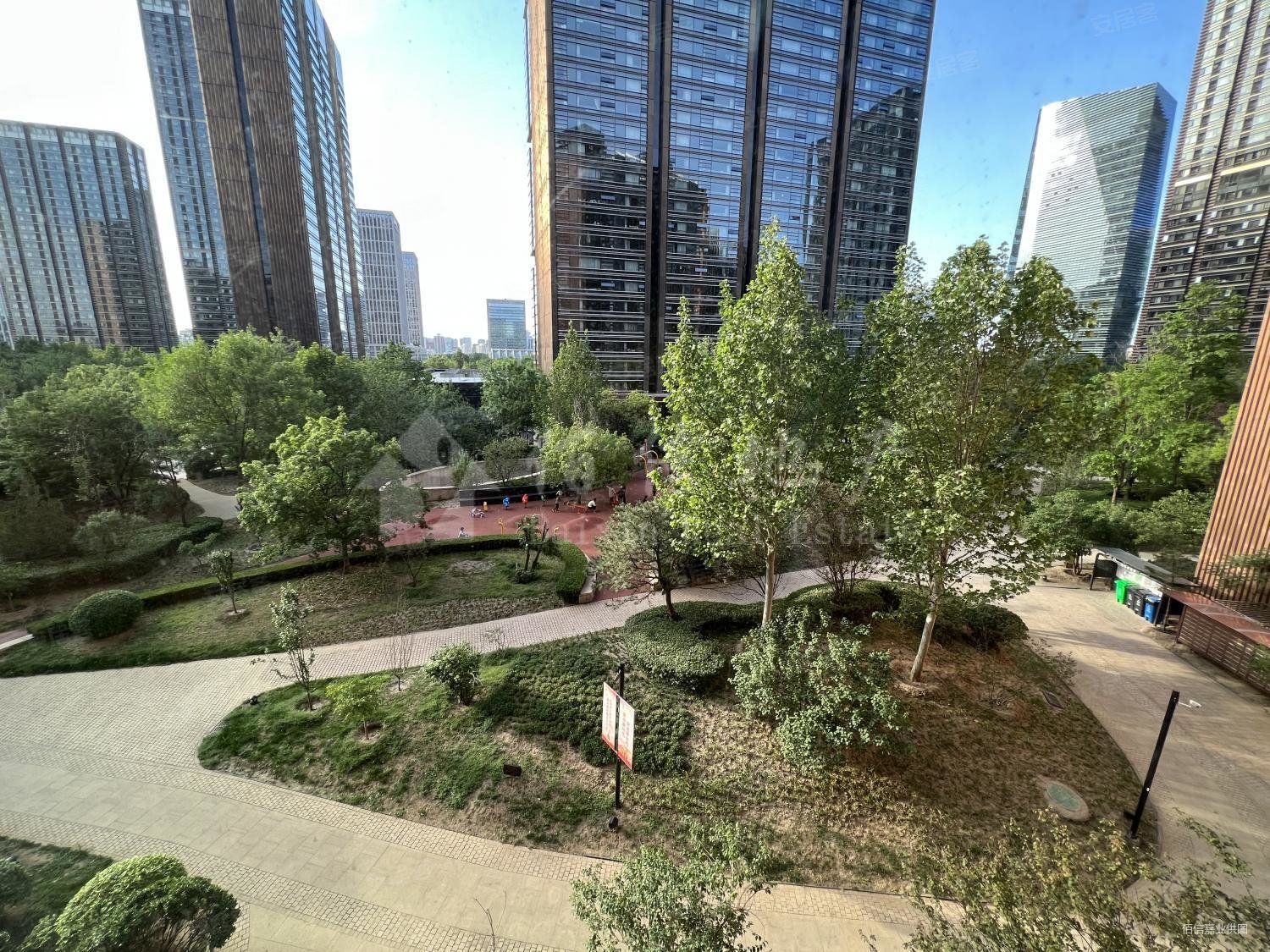 亦庄国锐金嵿精装复式三居 直降680万 诚意出售 随时看房.