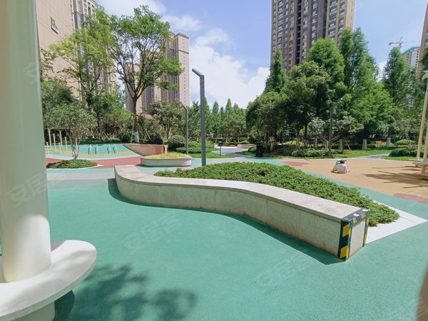 昆明官渡新螺蛳湾俊发星湾俊园新螺蛳湾 新亚洲体育城 塔密地铁口