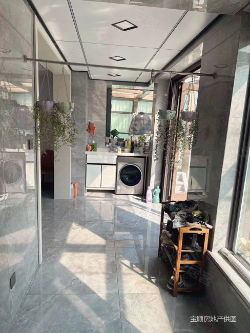 一楼带前后院子 带下沉 带地暖中央空调 精装修 南北通透,宏基宏公馆