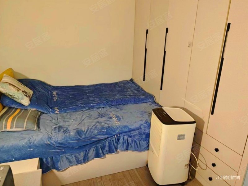 夏港 汇雁城 中间楼层  精装修 看房有密码 房东急卖 抢啊