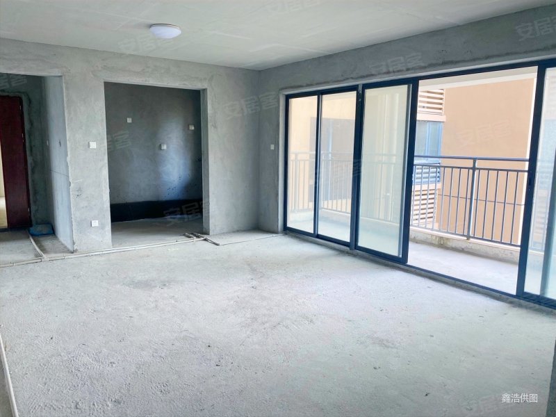 御城花园123平方毛坯四房大阳台看花园诚心出售