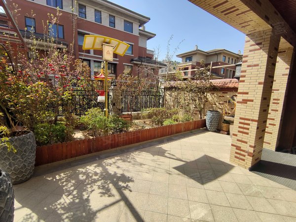 济南历下历下周边普利林景山庄(别墅)送露天花园!