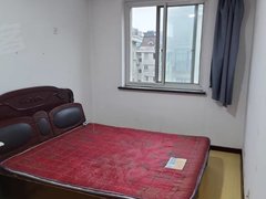 丹东振兴其它中心医院附近，益荣家园6楼。包取暖可短租押一付一。有空调。出租房源真实图片