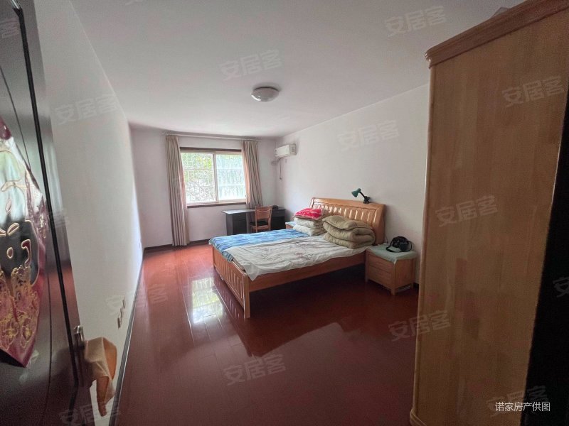毓秀园多层四楼 南北通透大两室 地铁口 近公园医院