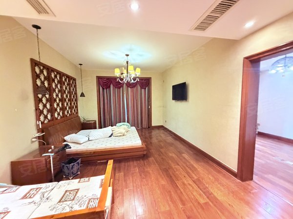 金华婺城湖海塘保集蓝郡(别墅)保集蓝郡别墅4层豪装自住会配家具实景更好看好谈出租房源真实图片