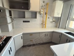 阿拉尔青松路时代城市广场电梯复试。三个空调。6个卧室两个卫生间 家具家电齐全领包入住出租房源真实图片