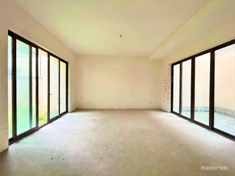 有天有地!,美城悦荣府(东区别墅)二手房,850万,5室2厅,4卫,304.