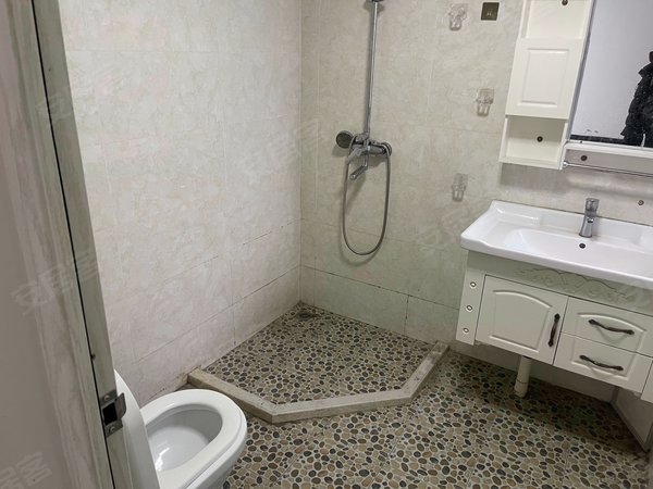 海宁长安镇农发区东方嘉苑(海宁)长安地铁口 学校旁东方嘉苑两室精装出租1500 随时看房民电出租房源真实图片