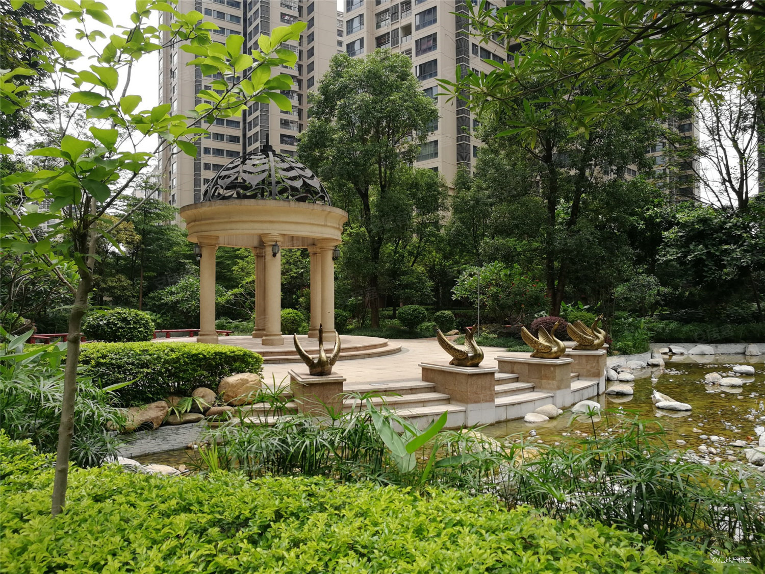 荣和山水绿城(四期)4室2厅2卫85.29㎡南87万