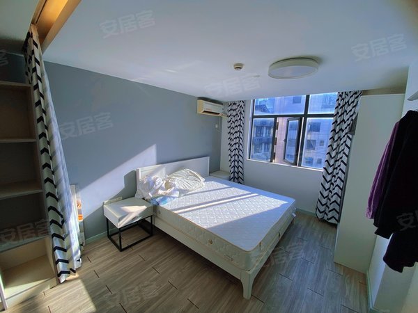 深圳罗湖田贝东湖商务公寓太安 单间 阳光房 民水民电 近地铁 押一付