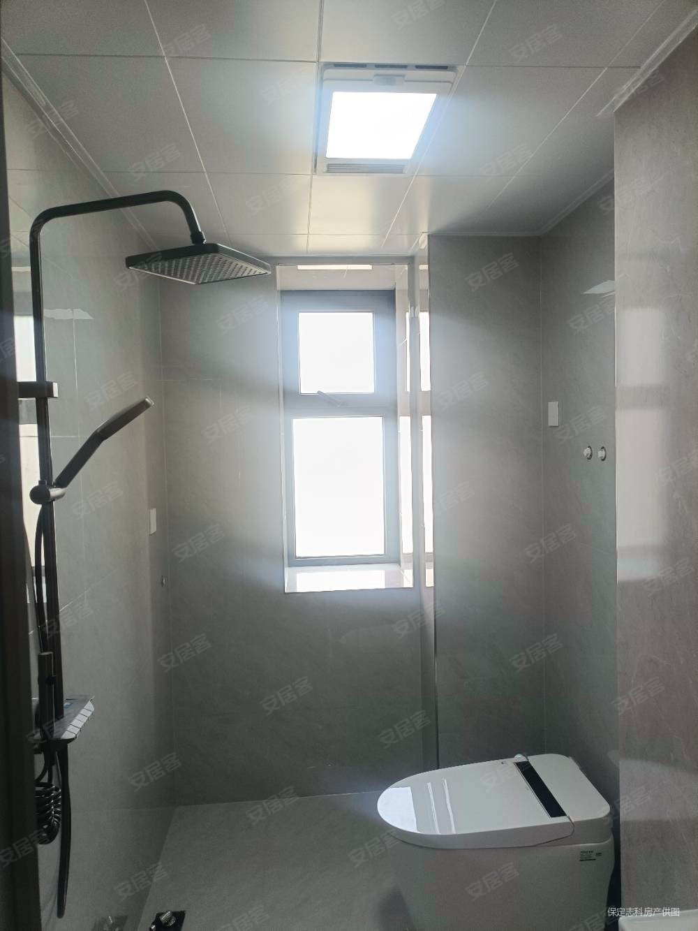 维多利亚夏郡3室2厅2卫138.1㎡南北104.8万