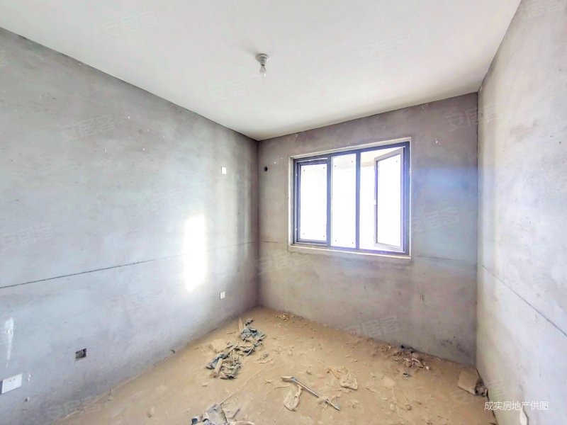 万国园白金汉府 南北 3室2厅 看房方便