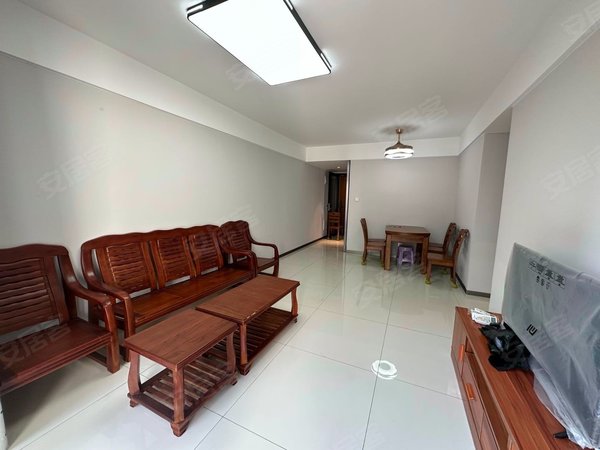 清远清城清城城区时代香海彼岸(清城区)1300元 精装干净3房 万达旁 香海彼岸南区 密码看房出租房源真实图片