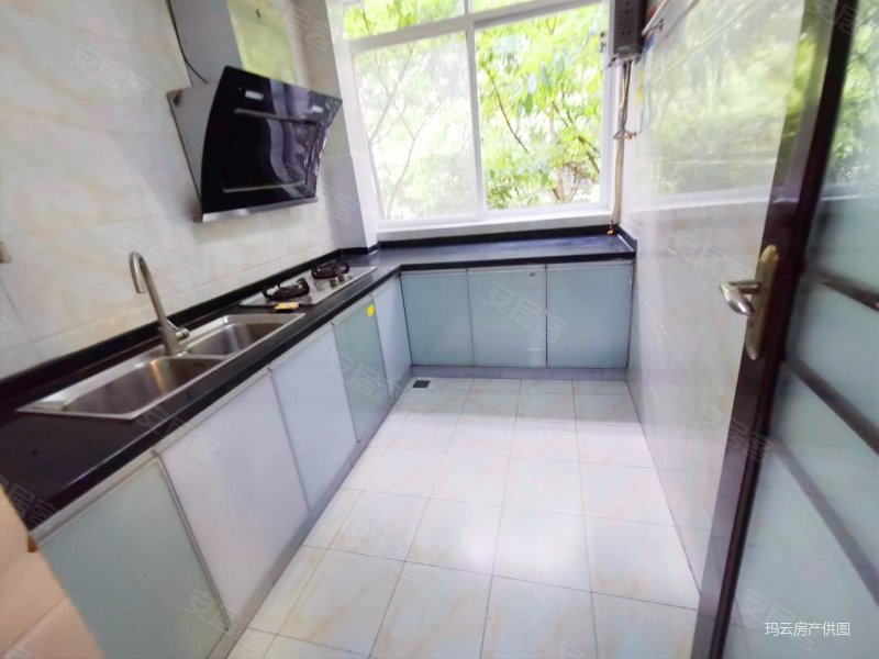 祥和苑 好楼层 精装套三 有小区 有绿化 可以停车