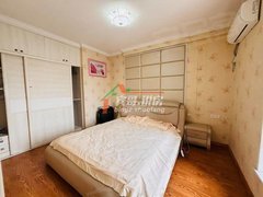 眉山洪雅修文路出租房：新广场电梯房，急租，两室精装11000每年出租房源真实图片